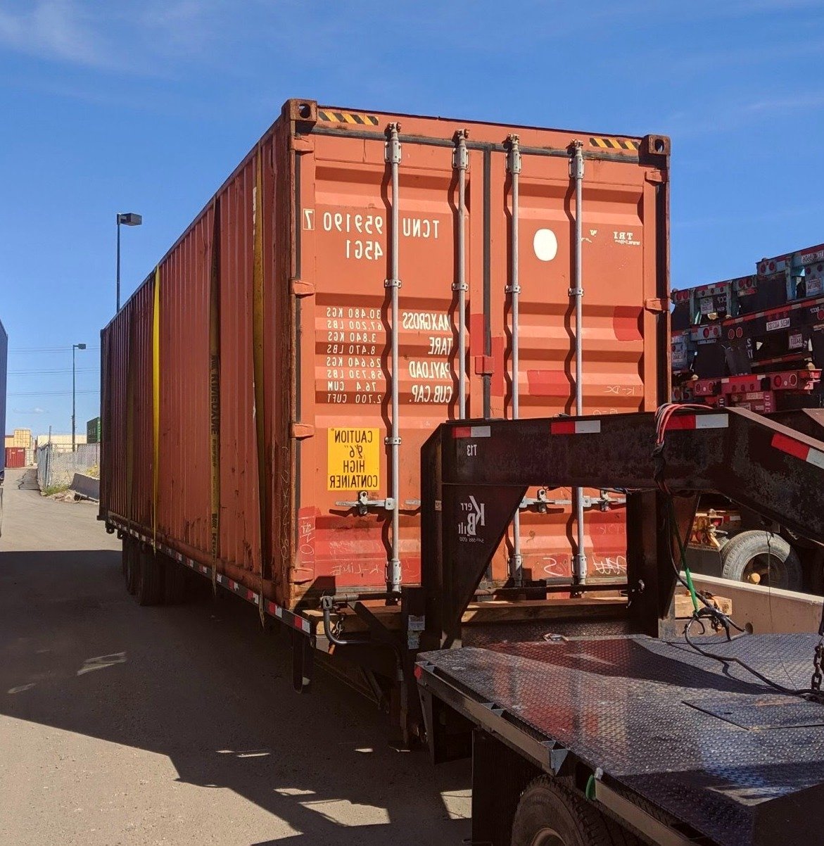 Used 40ft High Cube Shipping Container in Minneapolis, Minnesota - Image 2